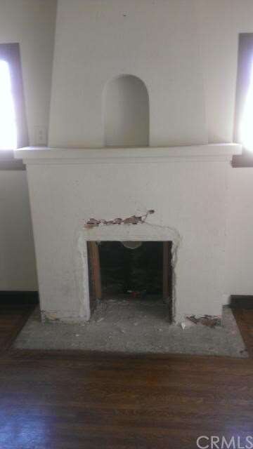 FIRE PLACE IN LIVING ROOM