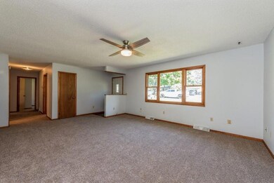 03_7226LittlePawPawLakeRoad_165_LivingRo