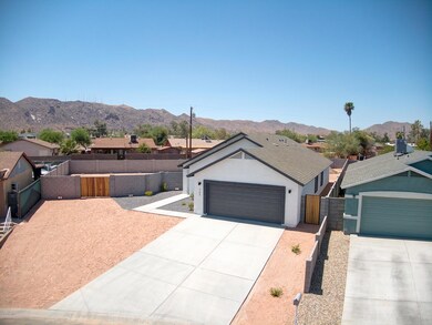 723 E Desert Dr-03