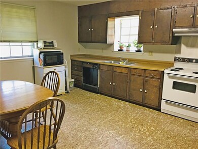 Eat-in kitchen