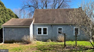 885 Spruce St, Honey Brook, PA 19344 - photo 2