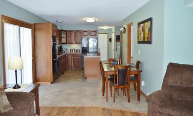 LARGE EAT IN KITCHEN