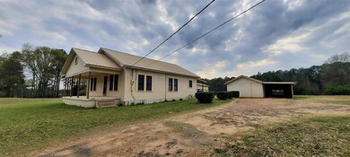 View of front of home featuring a front lawn and a