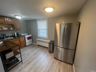 1174 Russell St unit Second Floor, Franklin Square, NY 11010 - photo 3