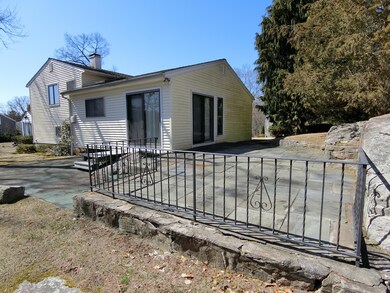 70 Mary Ln, Riverside, CT 06878 - photo 2