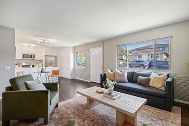 05 - Living Room