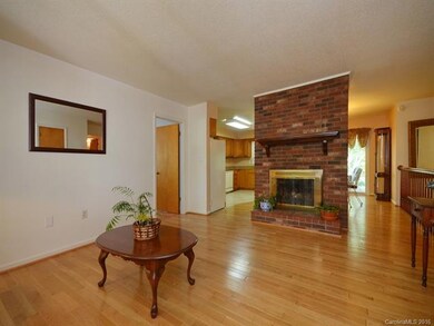 19 Heather Ln, Hendersonville, NC 28792 - photo 2