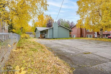 3-web-or-mls-3006 W 30th Ave Exports-3