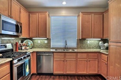 Spacious and functional u-shaped kitchen with SS a