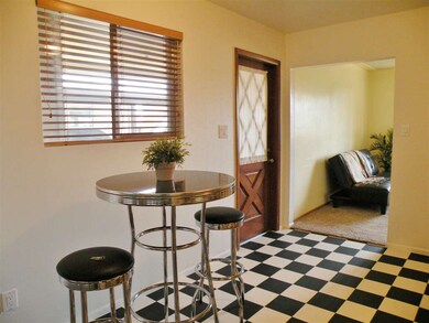 Eat-in Kitchen