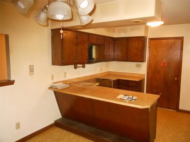 300 Pence Ave, Columbus, IN 47201 - photo 6