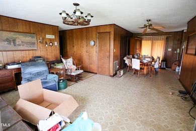 904 Langston Rd, Newton Grove, NC 28366 - photo 4