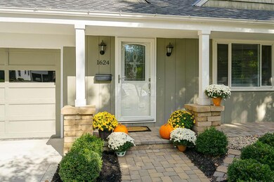 1624 Barrington Rd, Columbus, OH 43221 - photo 2