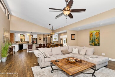 006_Living Room