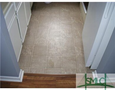Kitchen. New laminate floors in kitchen