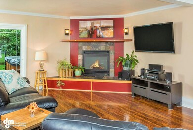 1205 Ocean View Drive-large-010-Fireplac