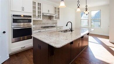 Gorgeous gourmet kitchen with 5 burner gas cooktop