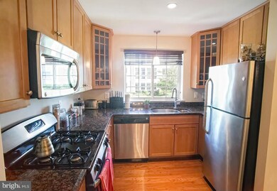 4119 S Four Mile Run Dr unit 301, Arlington, VA 22204 - photo 7