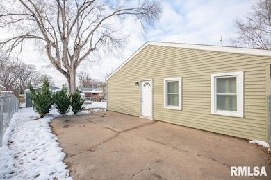 1515 N 10th St, Pekin, IL 61554 - photo 3