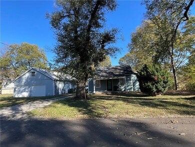 405 N Lyon St, Butler, MO 64730 - photo 3