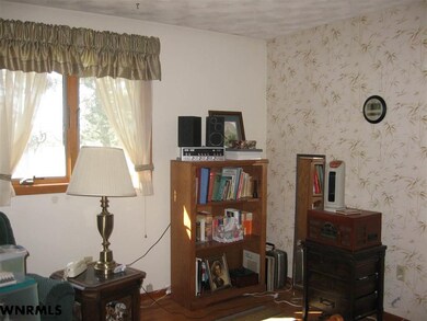 2513 Hilltop Dr, Scottsbluff, NE 69361 - photo 2