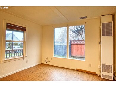 1004 E 8th St, the Dalles, OR 97058 - photo 3