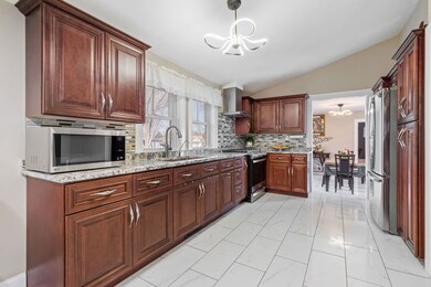 1607 Sacramento Dr, Carpentersville, IL 60110 - photo 7