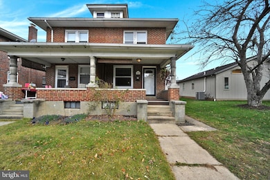 305 W Elm St, Reading, PA 19607 - photo 2