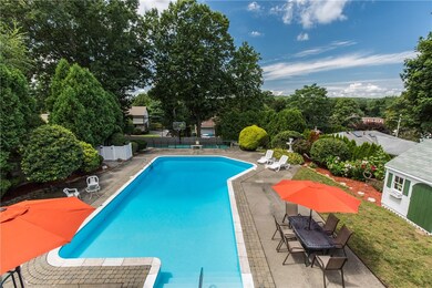 55 Meshanticut Valley Pkwy, Cranston, RI 02920 - photo 3