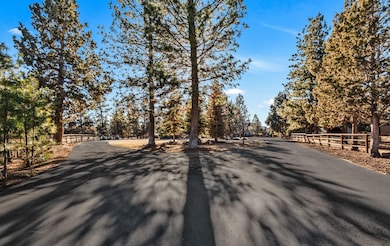 18790 Hakamore Dr, Bend, OR 97703 - photo 2