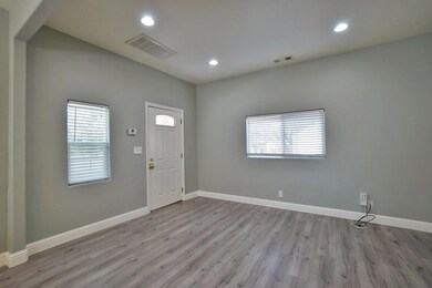 654 C Street Lemoore 05 Entryway Smalles