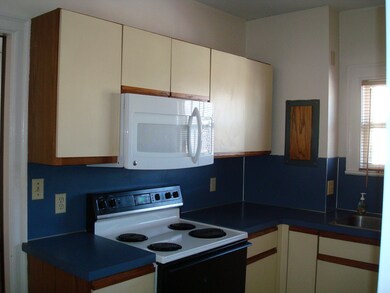 Kitchen, all appliances stay