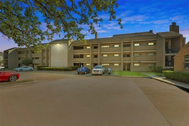 Lodge at Walden unit 106, Montgomery, TX 77356 - photo 2