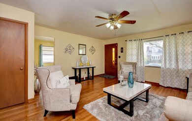 Living Room (2)