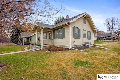 2244 S 33rd St, Lincoln, NE 68506 - photo 3