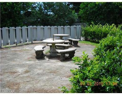 CANDLEWOOD PATIO