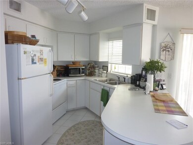 441 Quail Forest Blvd unit 301, Naples, FL 34105 - photo 4