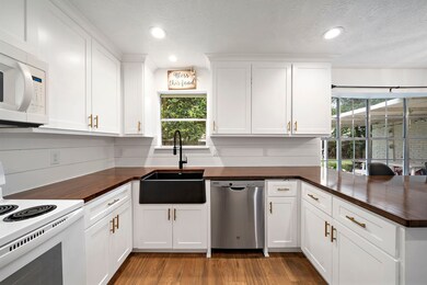 16314 Oxnard Ln, Friendswood, TX 77546 - photo 4