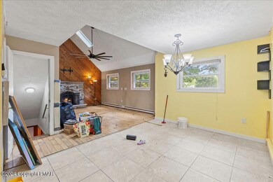 06-HomeView_Media-7128_Glouster_Rd.-#6