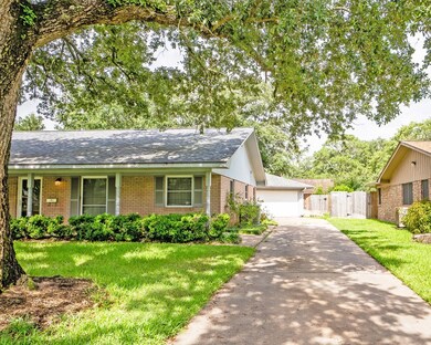 3412 Meadow Ln, Bay City, TX 77414 - photo 2