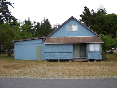 870 11th St SE, Bandon, OR 97411 - photo 6