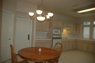 Eat in Kitchen 1 of 3 Photos
