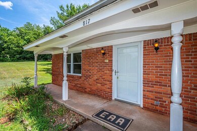 Entrance to property featuring a yard
