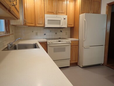 131 Jarvis Cir, Needham, MA 02492 - photo 5