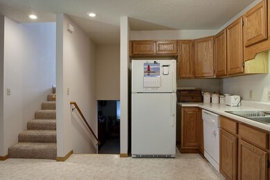 1418 Aspen Dr unit 1418, Waterloo, IA 50701 - photo 3