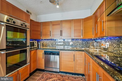 Chelsea Towers unit 1502, Bethesda, MD 20817 - photo 4