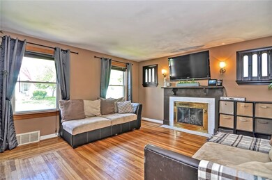 15 Welden St, Pawtucket, RI 02861 - photo 4