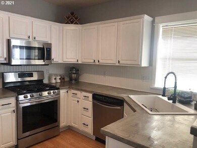 6684 Simeon Dr, Springfield, OR 97478 - photo 3