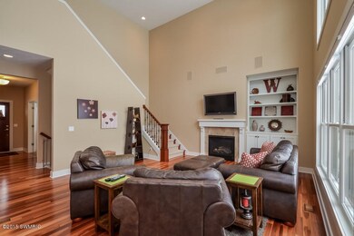 007-Living_Room-1444326-mls
