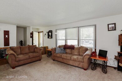 2243 Pearsall Pkwy, Waukegan, IL 60085 - photo 3